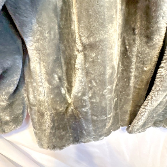 Faux Fur Silver Gray Coat Ladies Size L/XL* - Picture 7 of 9